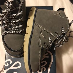 Oshkosh Charcoal grey boots toddlers